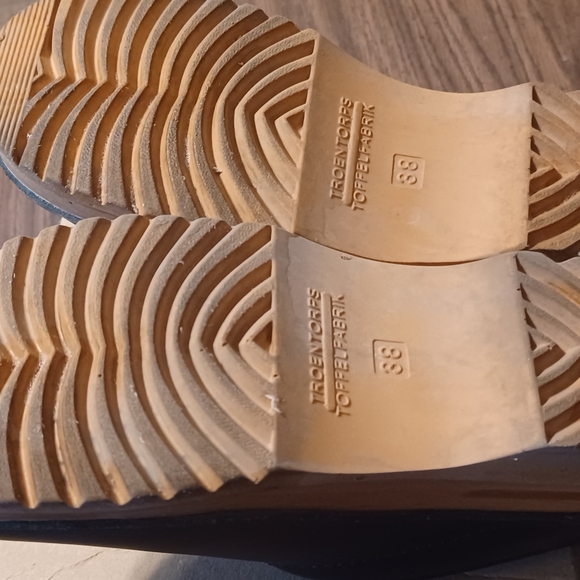 Clogs - Picture 4 of 14